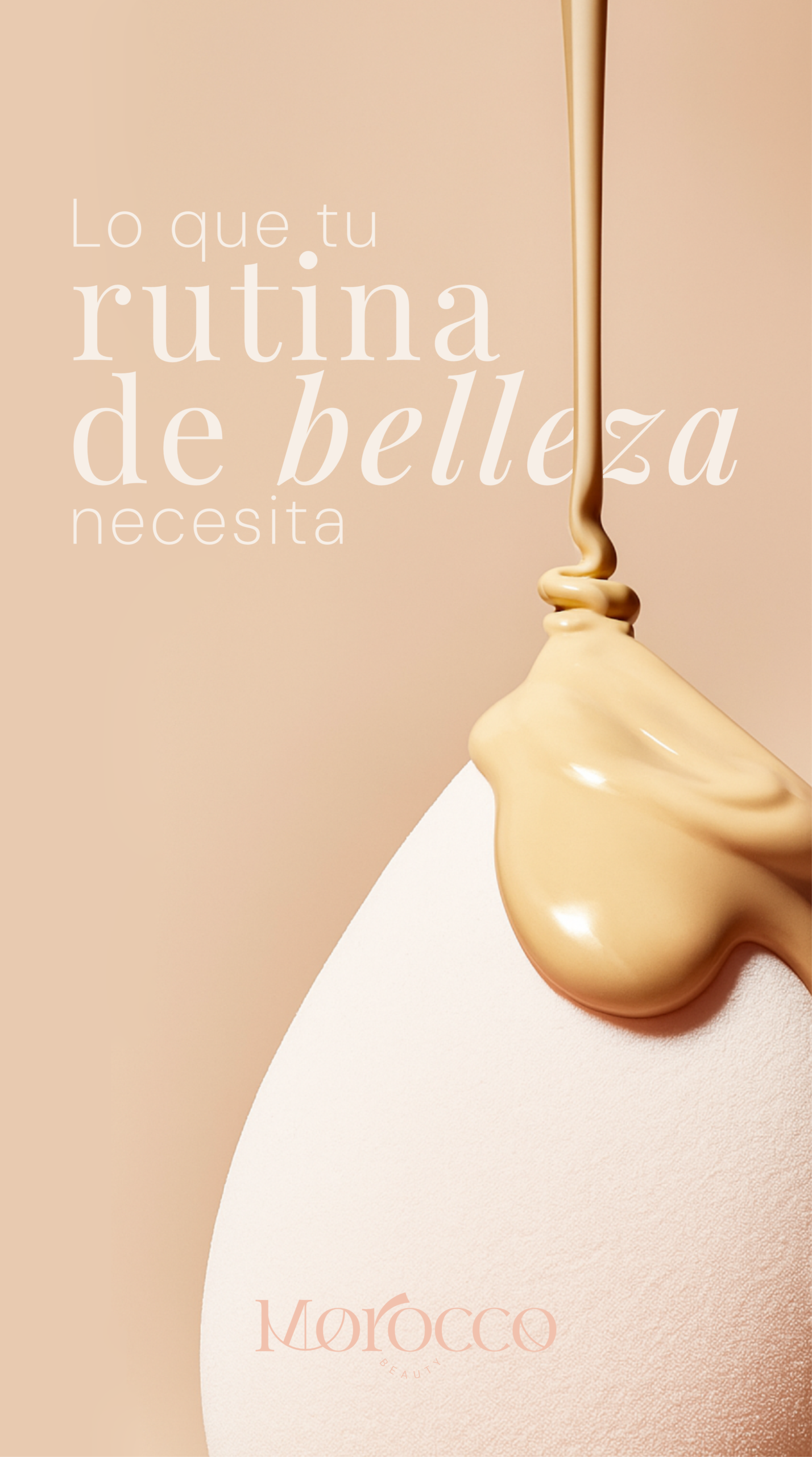 Esponja de maquillaje con base líquida y el texto "Lo que tu rutina de belleza necesita" sobre un fondo cálido.